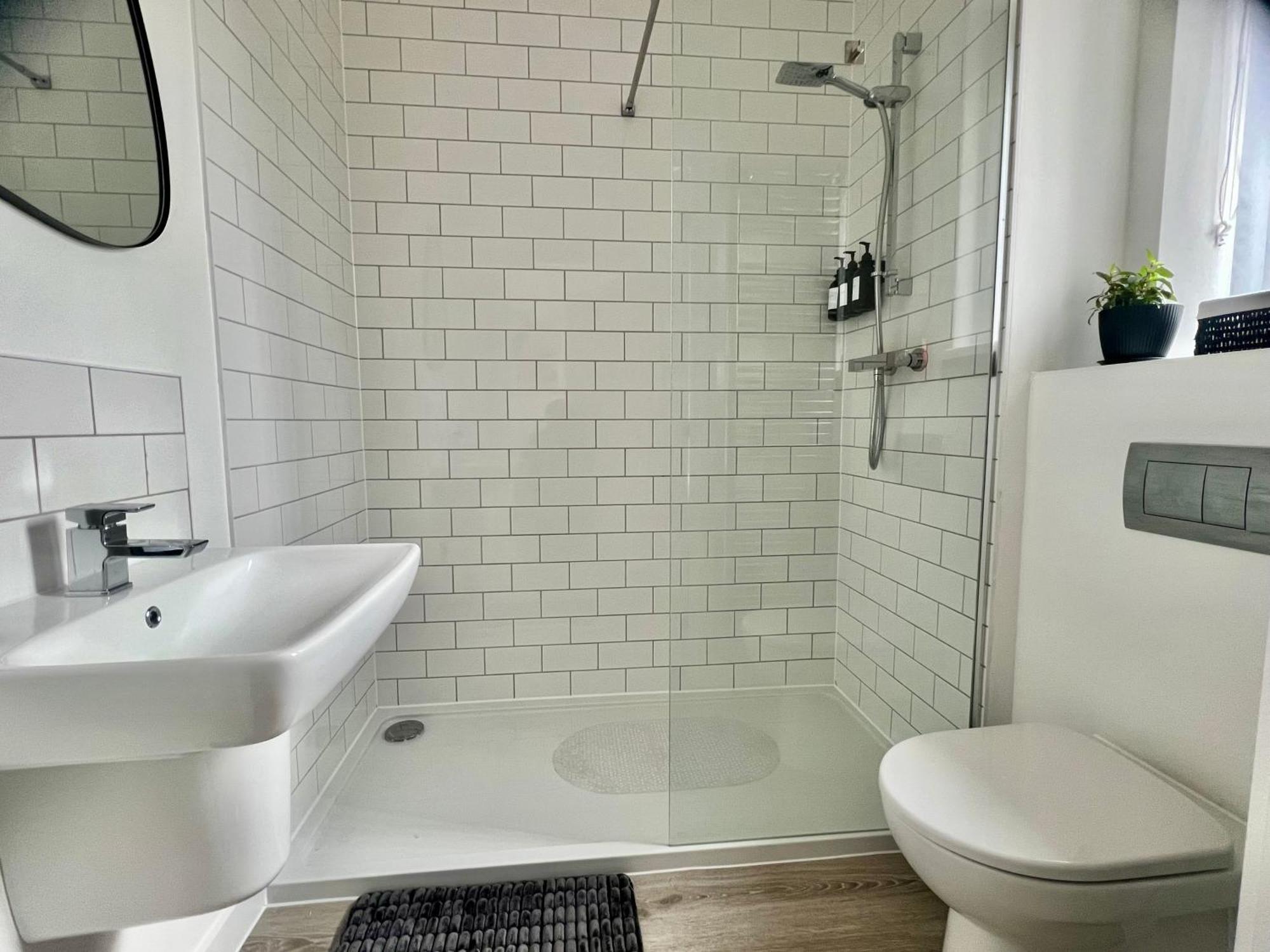 The Parkes A Stylish 3Br House, 5 Mins From Central Birmingham Close To The Edgbaston Stadium, The Hippodrome, Uob, Aston And Bcu, China Town, Kings Heath Bhx Airport And Much More Екстер'єр фото