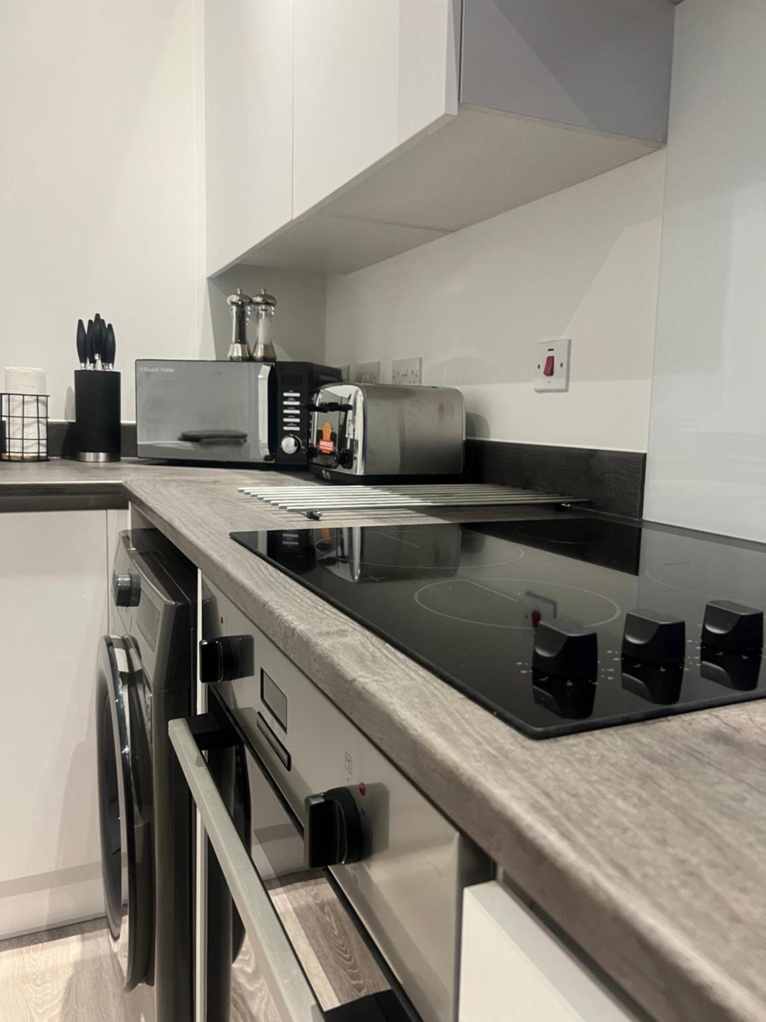 The Parkes A Stylish 3Br House, 5 Mins From Central Birmingham Close To The Edgbaston Stadium, The Hippodrome, Uob, Aston And Bcu, China Town, Kings Heath Bhx Airport And Much More Екстер'єр фото