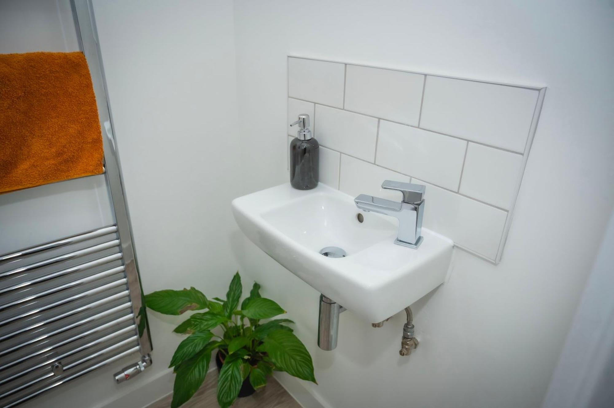 The Parkes A Stylish 3Br House, 5 Mins From Central Birmingham Close To The Edgbaston Stadium, The Hippodrome, Uob, Aston And Bcu, China Town, Kings Heath Bhx Airport And Much More Екстер'єр фото